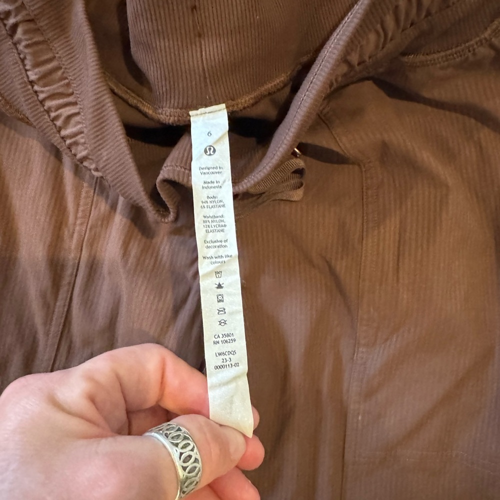 Lululemon Brown Lightweight Cropped Joggers size 6 - Picture 3 of 4